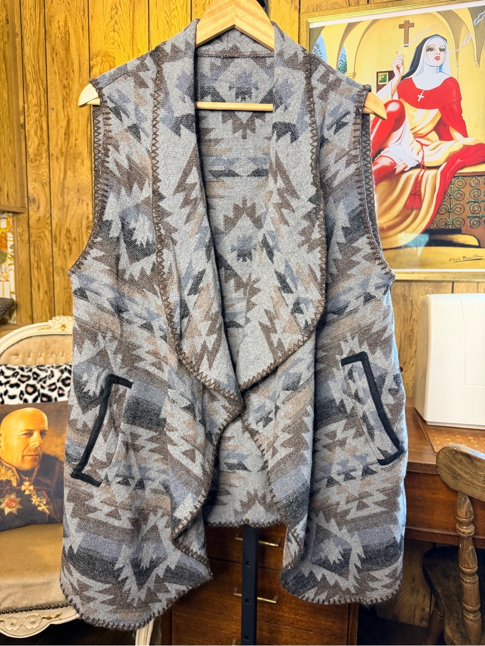 Western Style Open-Front Aztec-Pattern Vest - Picture 10 of 12